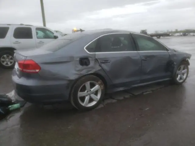 2013 VOLKSWAGEN PASSAT SE  