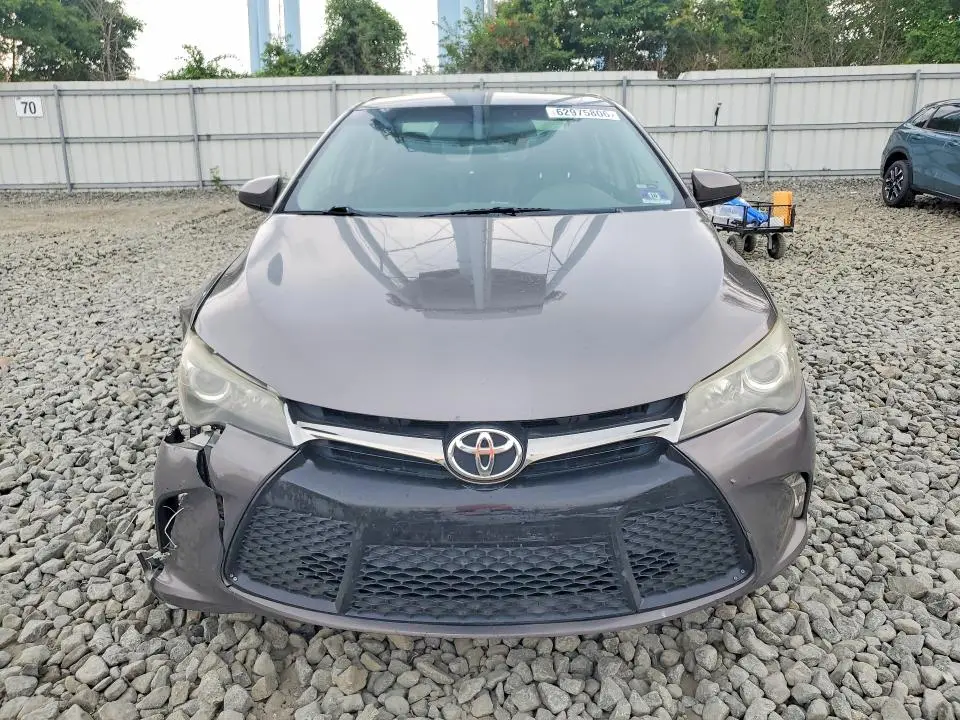 2015 TOYOTA CAMRY SE  