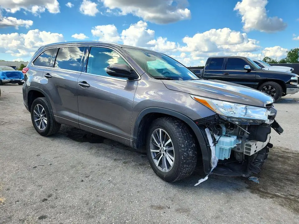 2018 TOYOTA HIGHLANDER XLE  