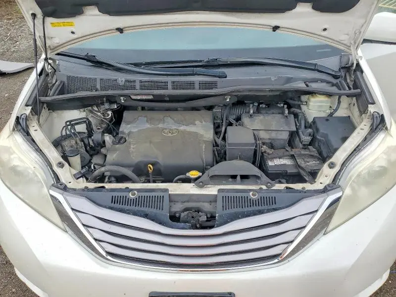 2016 TOYOTA SIENNA XLE 8-PASSENGER  