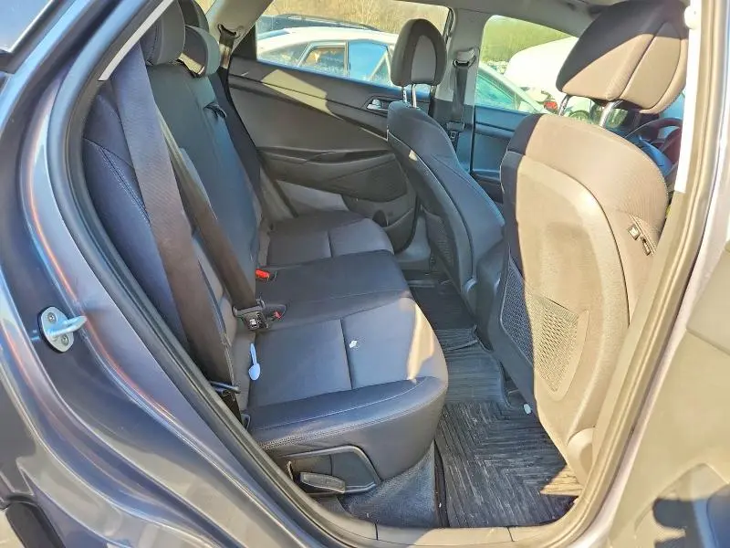 2017 HYUNDAI TUCSON SE  