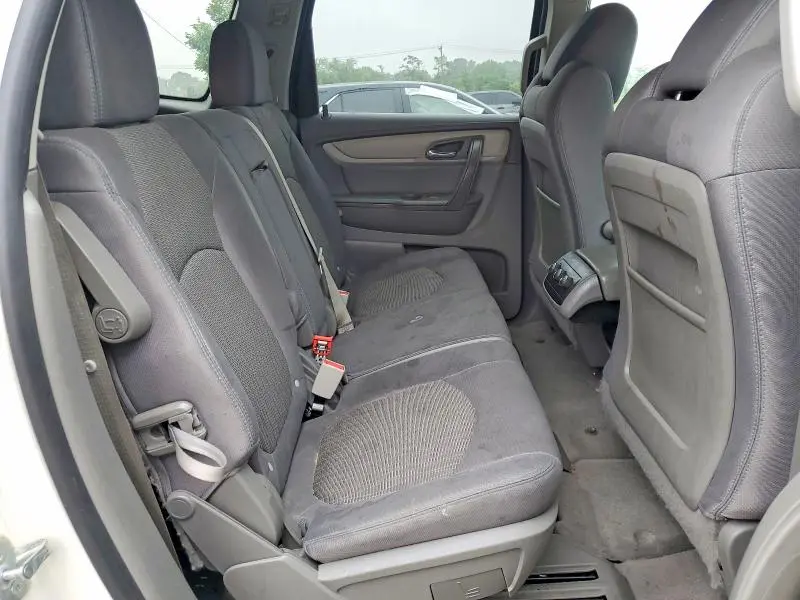 2015 CHEVROLET TRAVERSE LS  