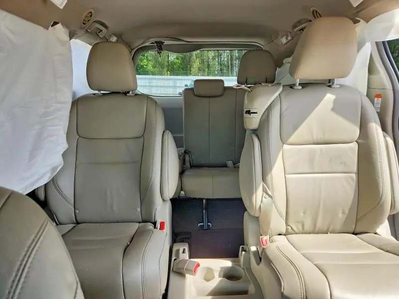 2015 TOYOTA SIENNA XLE PREMIUM 8-PASSENGER  