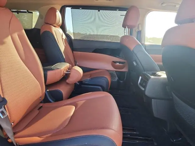 2024 KIA CARNIVAL SX  