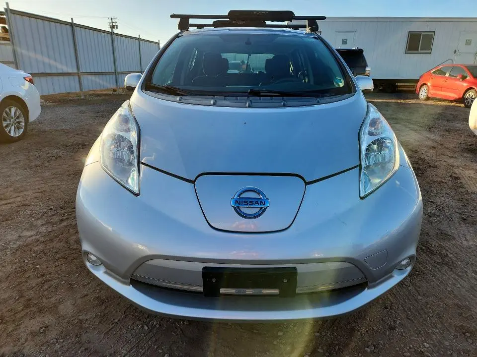 2017 NISSAN LEAF SV  