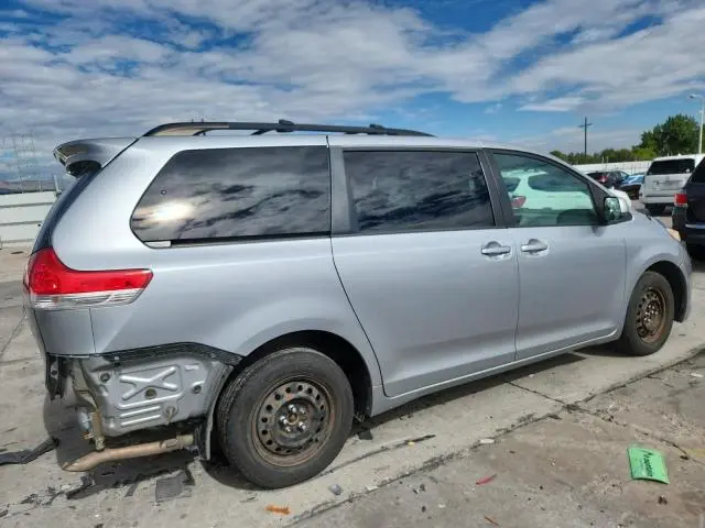 2011 TOYOTA SIENNA XLE  