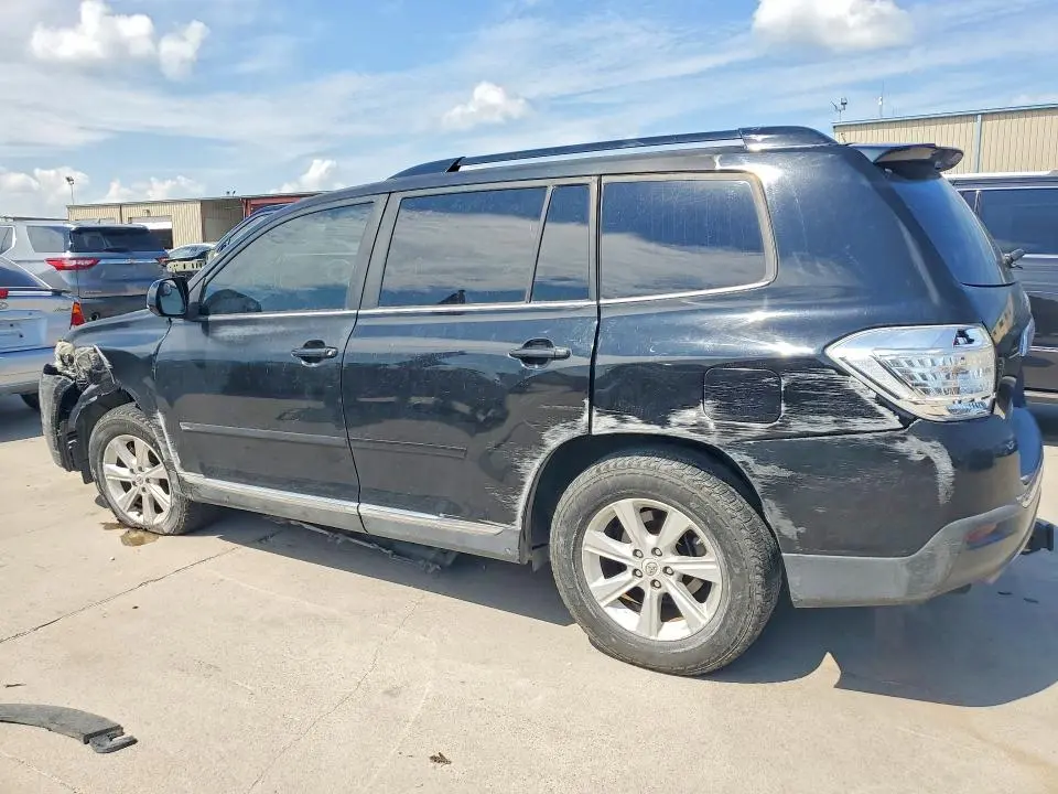 2011 TOYOTA HIGHLANDER SE  