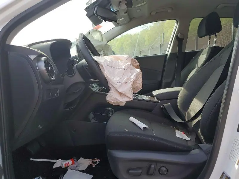 2023 HYUNDAI KONA SE  