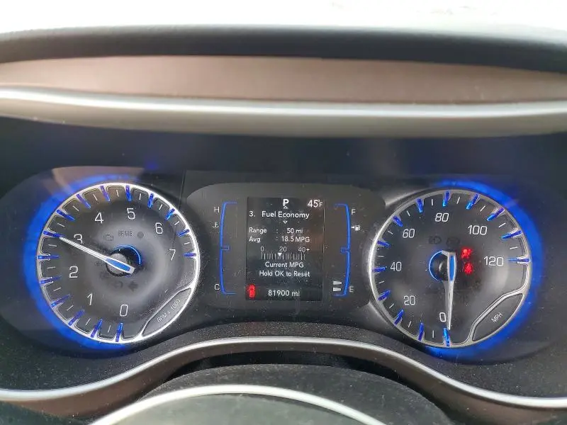 2023 CHRYSLER VOYAGER LX  