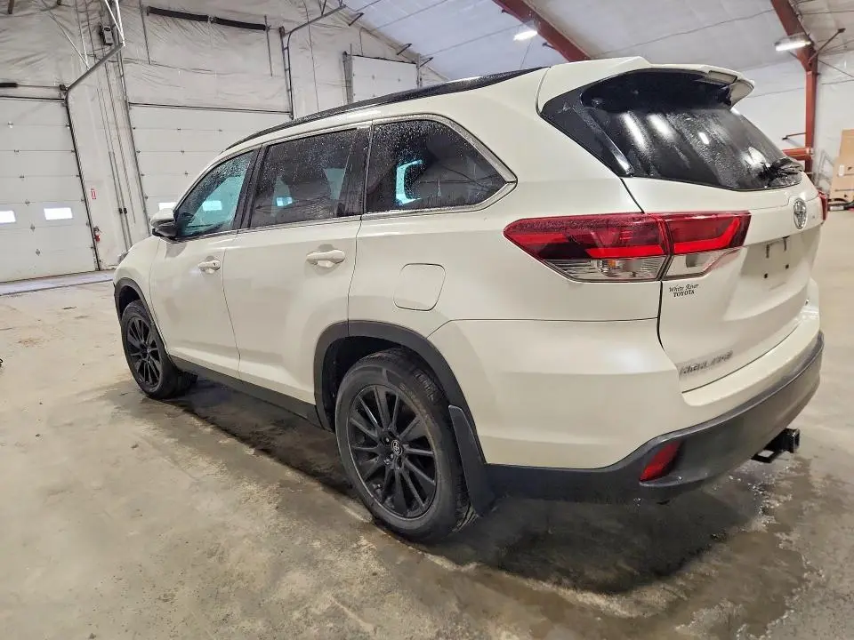 2019 TOYOTA HIGHLANDER SE  