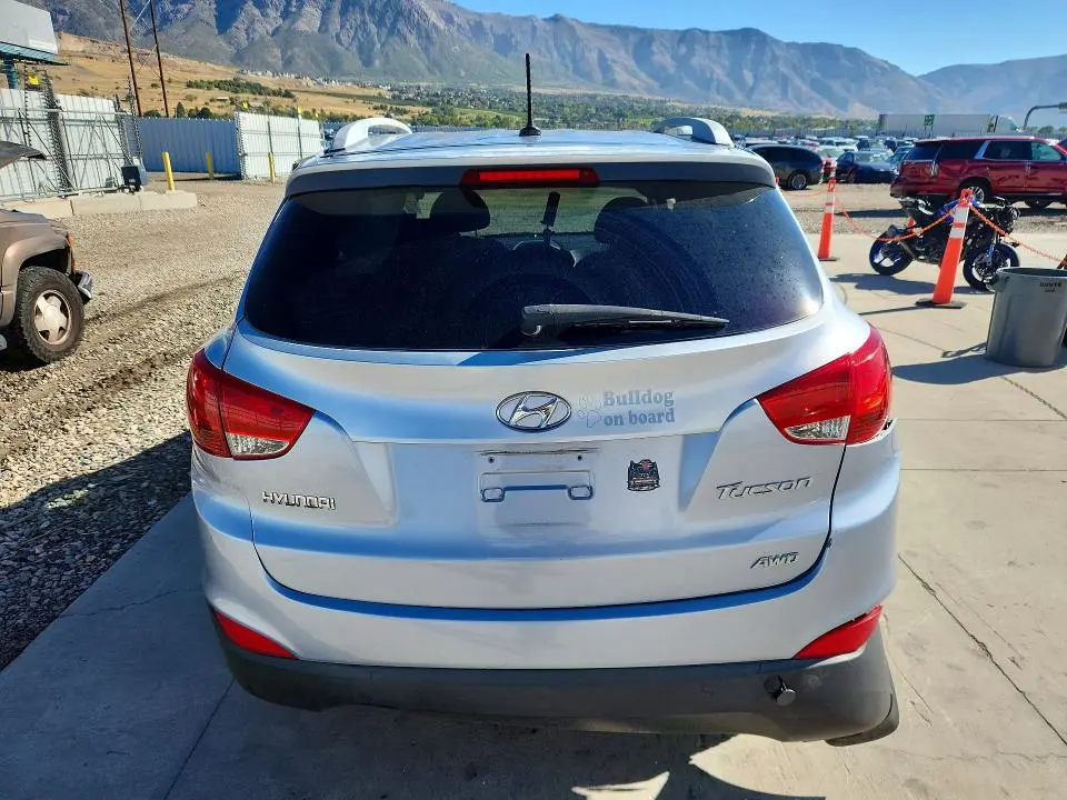 2011 HYUNDAI TUCSON GLS  