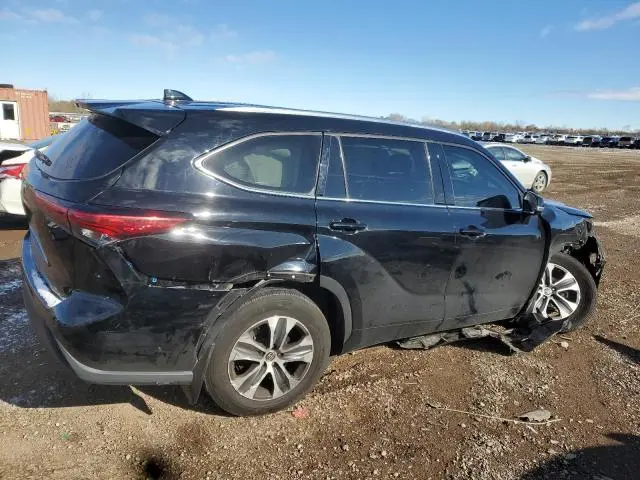 2021 TOYOTA HIGHLANDER XLE  