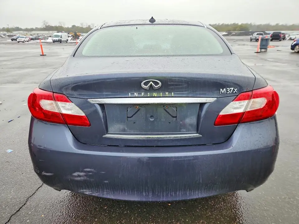 2011 INFINITI M37 X  