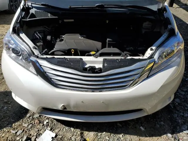 2011 TOYOTA SIENNA XLE