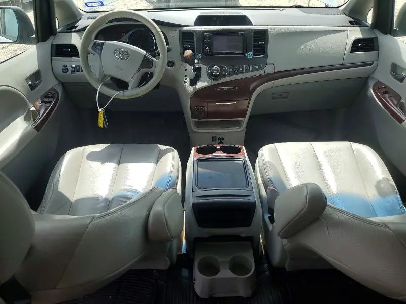 2014 TOYOTA SIENNA XLE 8-PASSENGER  
