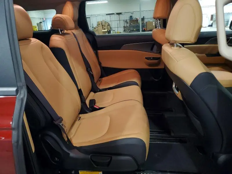 2023 KIA CARNIVAL LX  