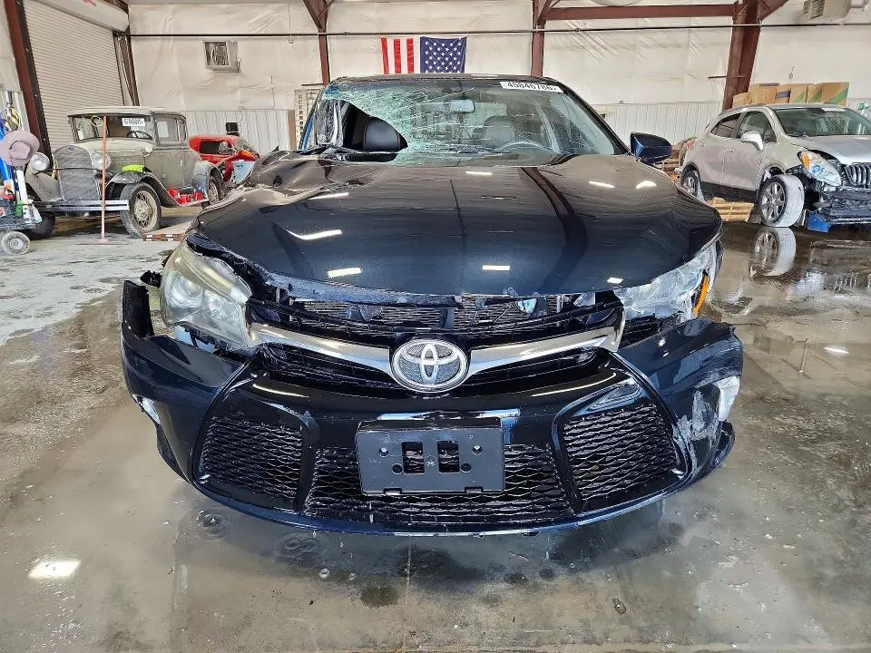 2017 TOYOTA CAMRY SE  