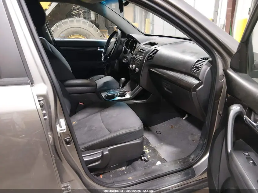 2011 KIA SORENTO LX