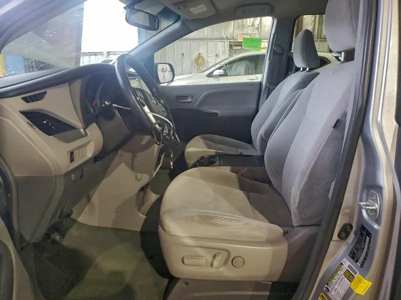 2015 TOYOTA SIENNA LE  