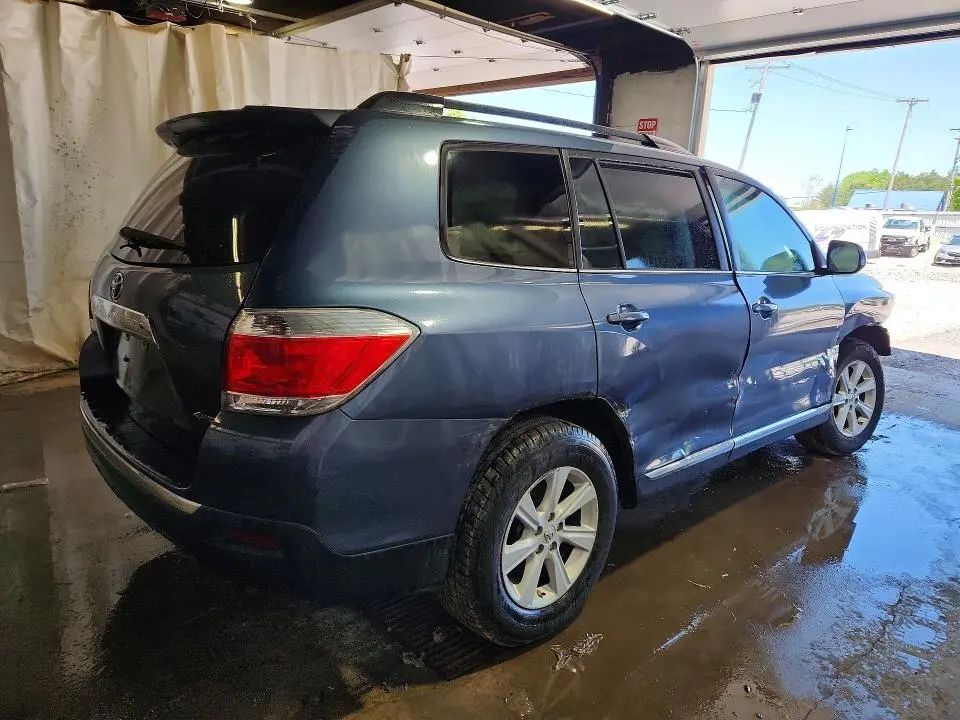 2013 TOYOTA HIGHLANDER PLUS  
