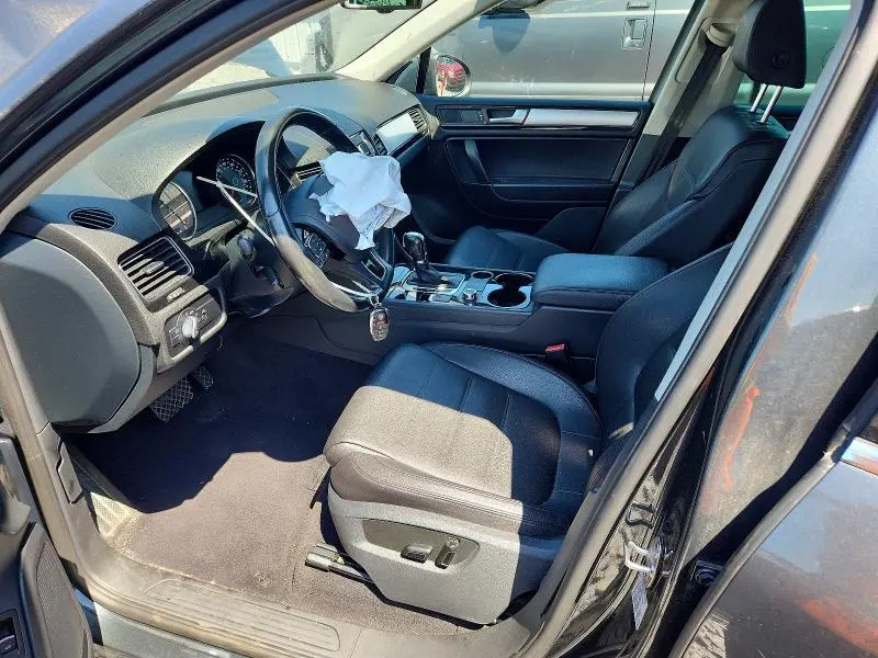 2013 VOLKSWAGEN TOUAREG V6  