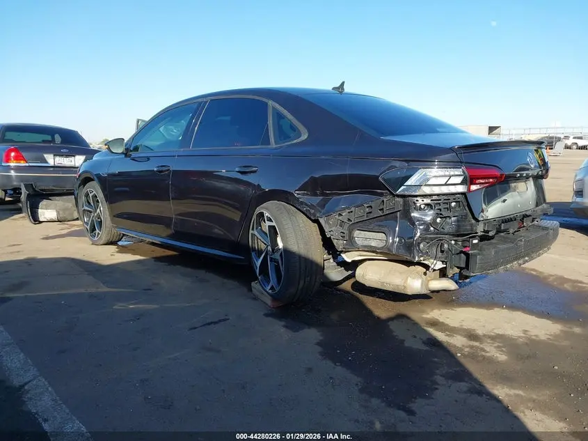 2020 VOLKSWAGEN PASSAT 2.0T R-LINE