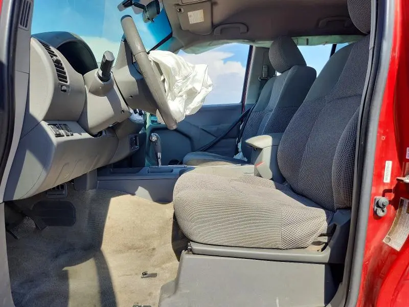 2015 NISSAN FRONTIER SV  