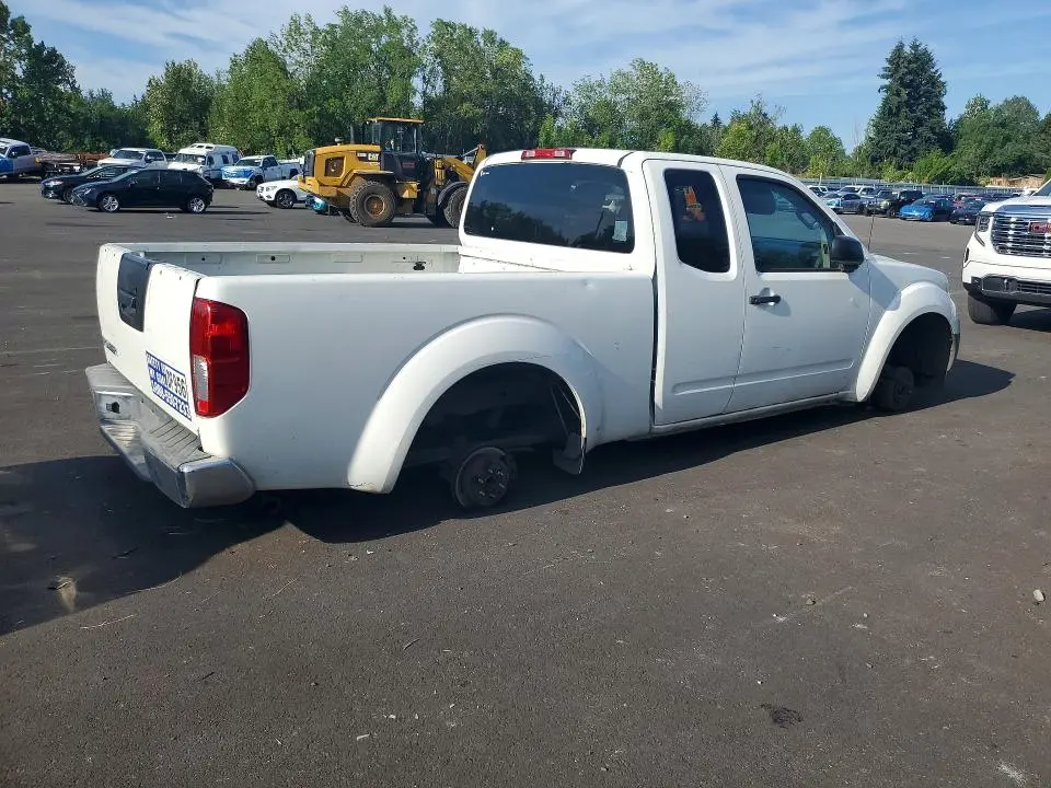 2015 NISSAN FRONTIER S  