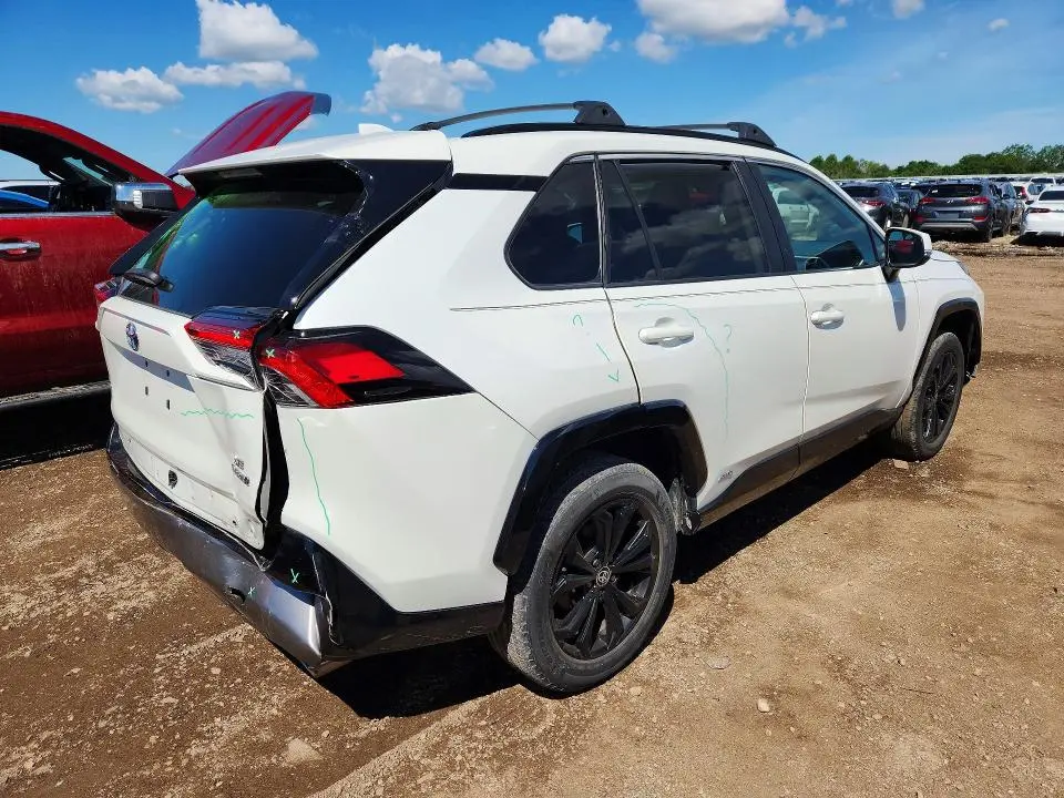 2022 TOYOTA RAV4 SE  