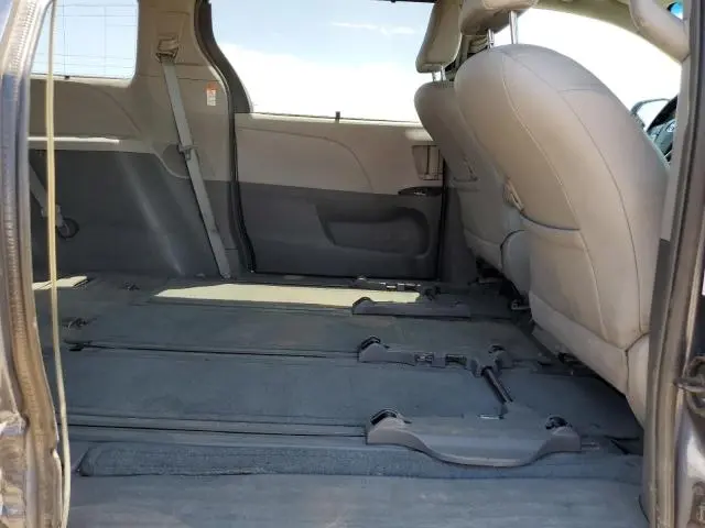2017 TOYOTA SIENNA XLE  