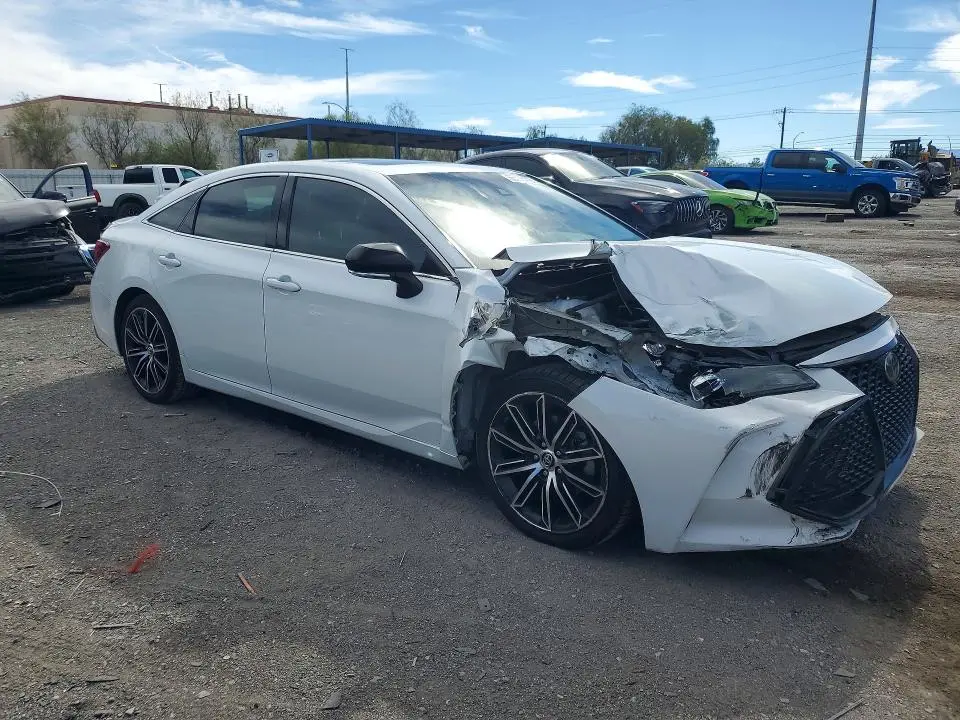 2019 TOYOTA AVALON XSE  