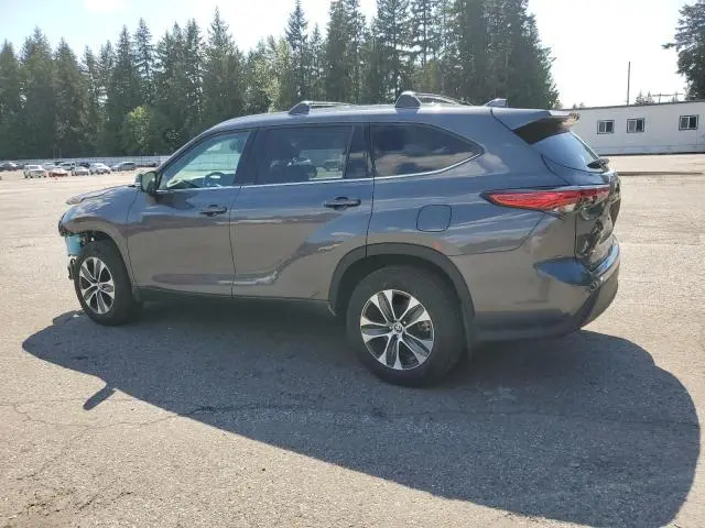 2022 TOYOTA HIGHLANDER XLE  