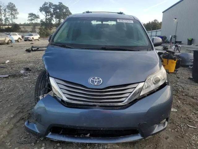 2016 TOYOTA SIENNA XLE  