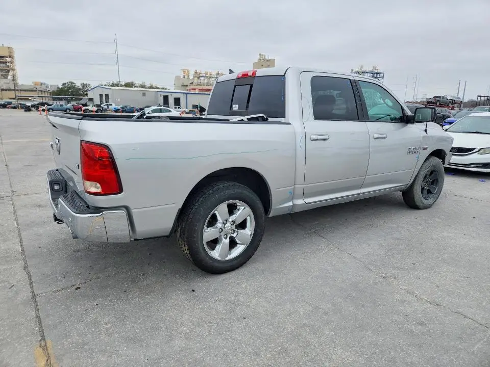 2016 RAM 1500 SLT  
