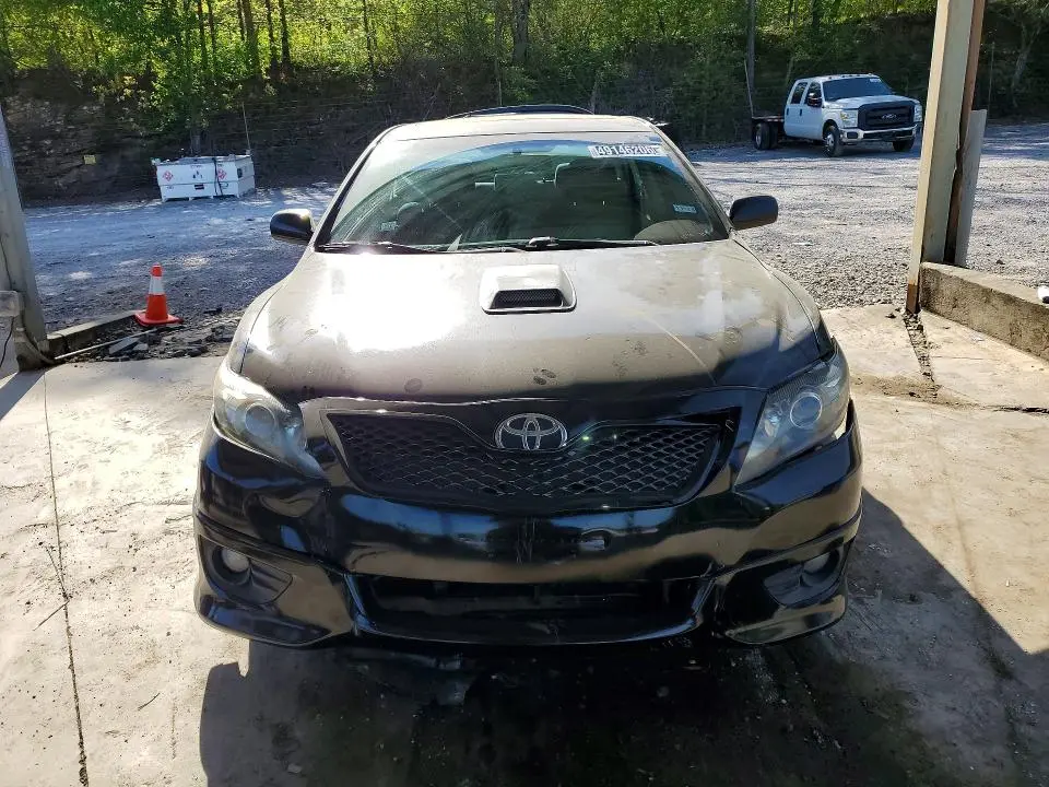 2011 TOYOTA CAMRY SE  