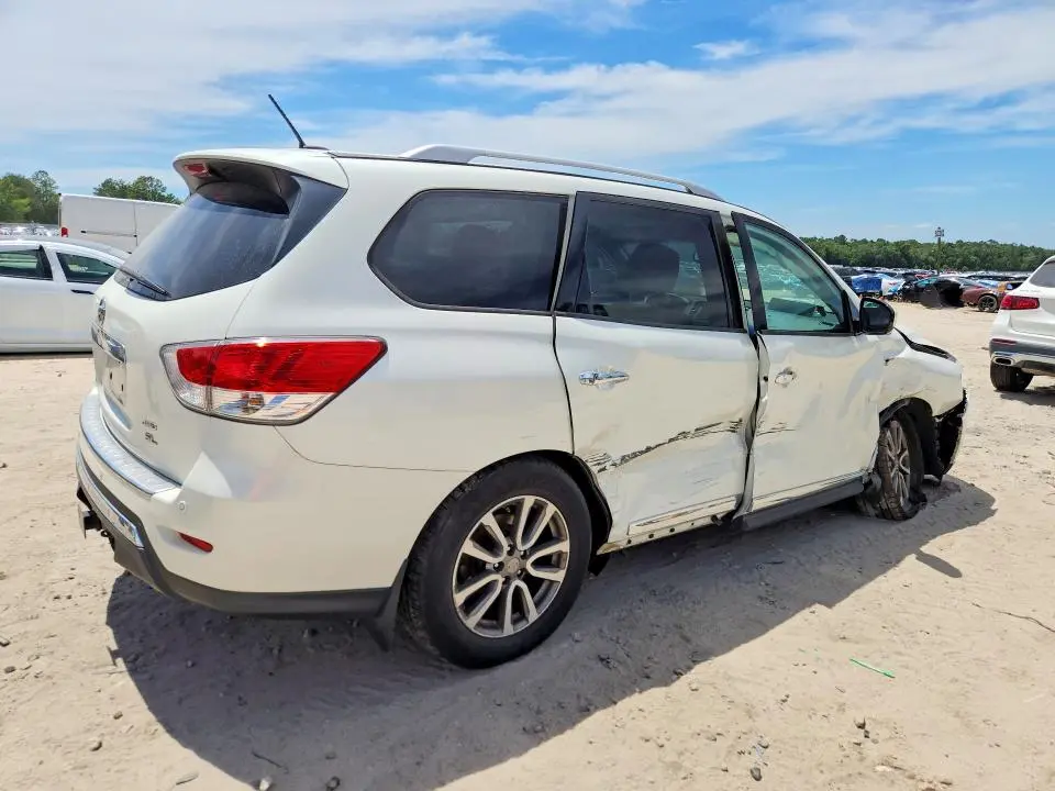 2016 NISSAN PATHFINDER SL  