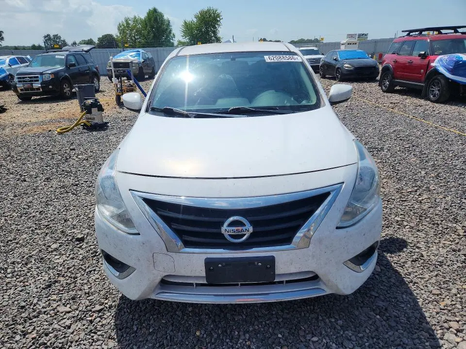 2018 NISSAN VERSA SV  