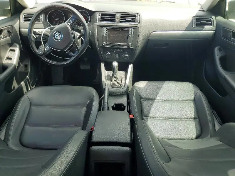 2017 VOLKSWAGEN JETTA SE  