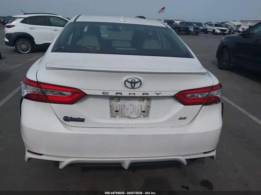 2020 TOYOTA CAMRY SE