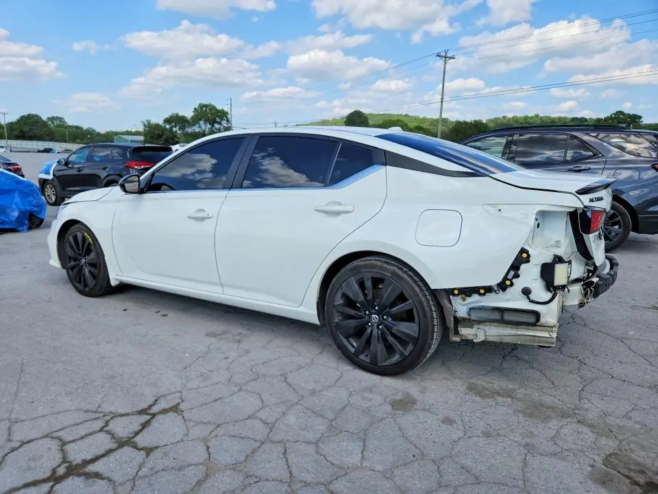 2022 NISSAN ALTIMA SR  