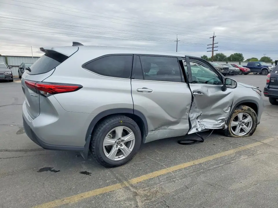2022 TOYOTA HIGHLANDER HYBRID LE  