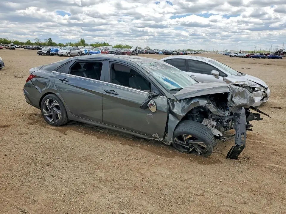 2025 HYUNDAI ELANTRA SEL  