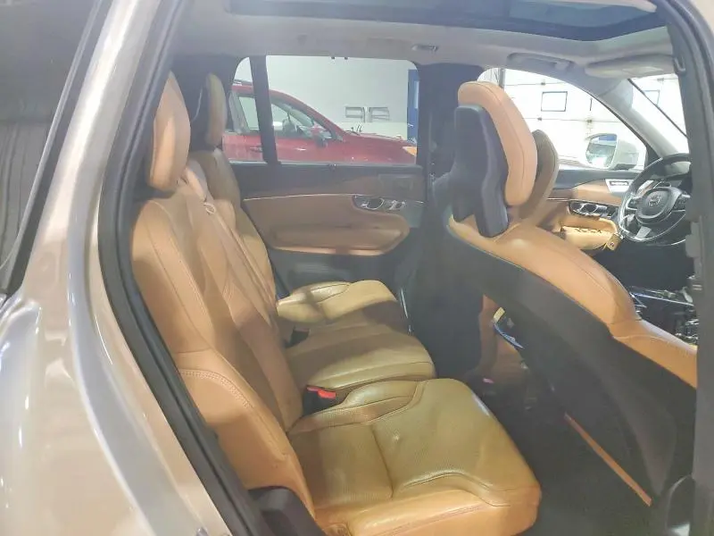 2016 VOLVO XC90 T6  