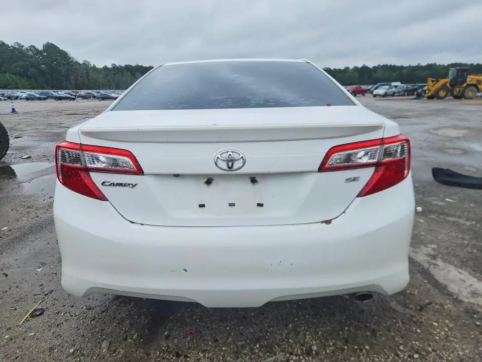 2014 TOYOTA CAMRY SE  