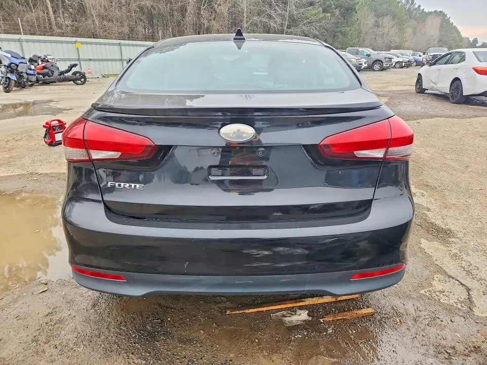 2018 KIA FORTE LX  