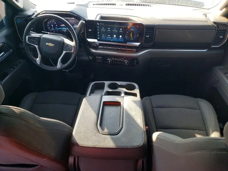 2025 CHEVROLET SILVERADO K1500 LT  