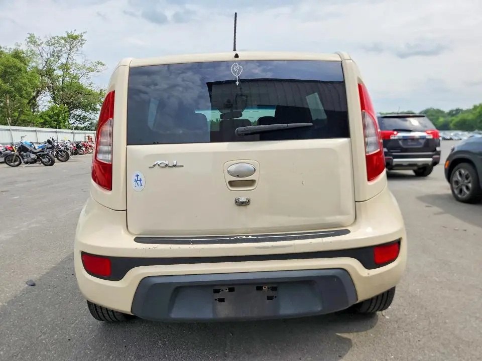 2013 KIA SOUL +  