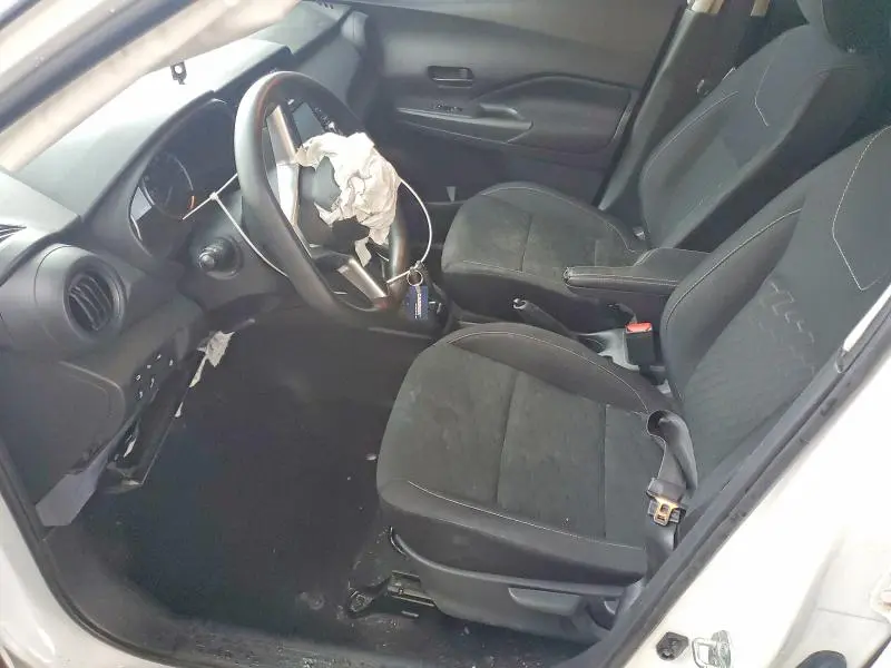 2022 NISSAN KICKS S  