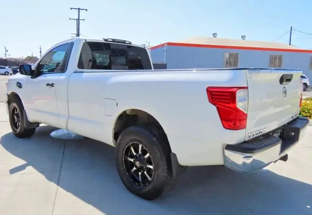 2017 NISSAN TITAN SV  