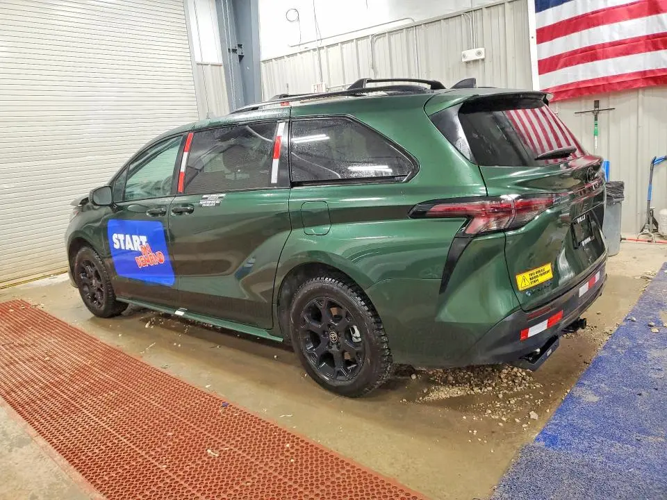 2025 TOYOTA SIENNA   